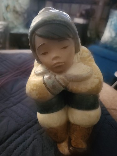 Lladro figure pensive eskimo - figure,