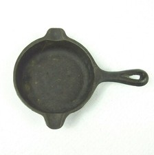 Vintage wagner ware cast iron - ware,