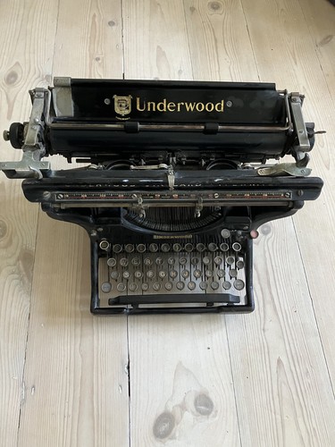 Underwood model typewriter - 5,