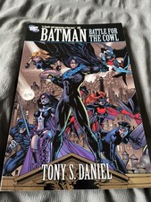 DC Comics Batman Battle For The Cowl Book Paperback Comic Action VGC