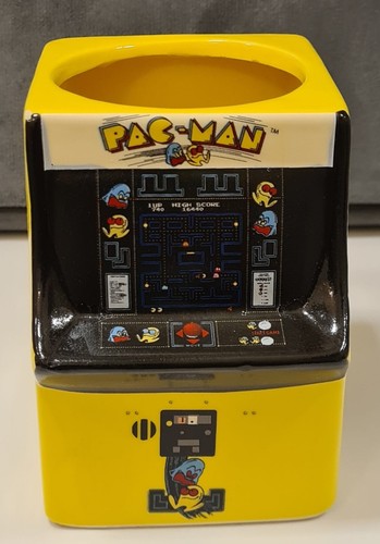 Pacman arcade machine - arcade,