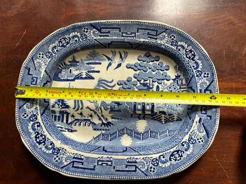 Willow pattern plate serving