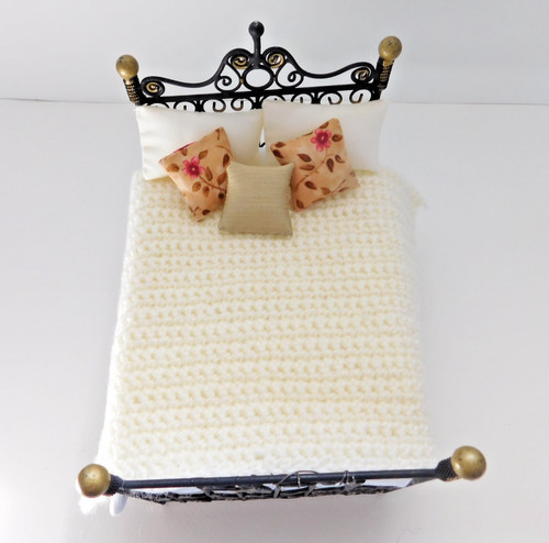 Dolls house 12th - dolls, piece