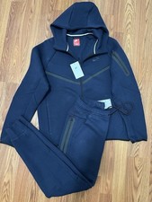 NIKE SPORTSWEAR TECH FLEECE