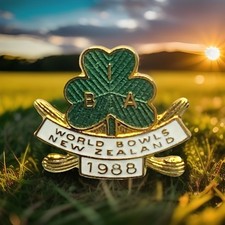 Vintage 1988 World Bowls