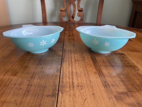 Vintage pyrex snowflake blue