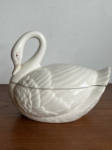 White pottery swan - white,