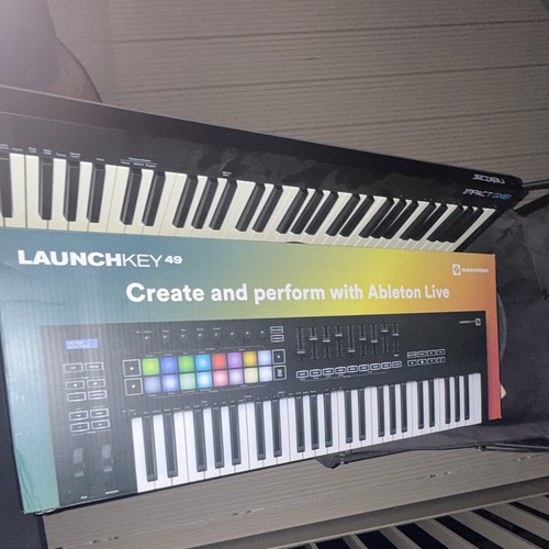 Novation launchkey midi - 49,