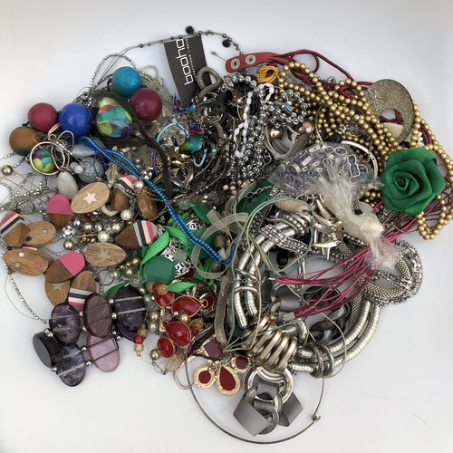 9kg job lot mixed - 1.9kg, broken