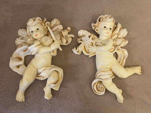 Vintage pair resin - of,