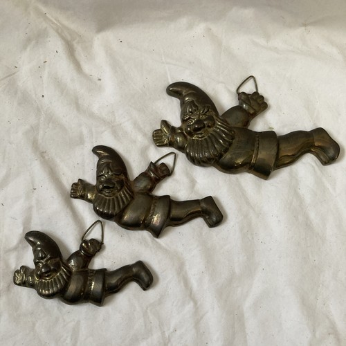 Brass flying graduated gnome - brass,