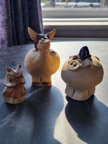 Studio pottery small clay pig - small,