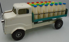 VINTAGE TRIANG JUNIOR SERIES MILK LORRY 28 BOTTLES GOOD CONDITION PLEASE READ
