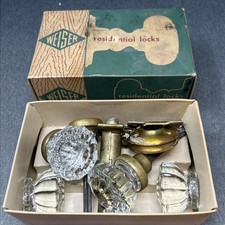 4 Vintage Glass Doorknobs w/