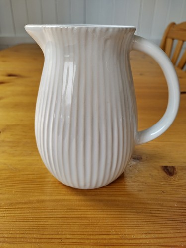 White jug hand - white, wash