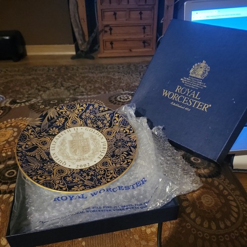 Royal worcester queen - worcester,