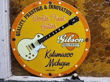 VINTAGE GIBSON GUITAR