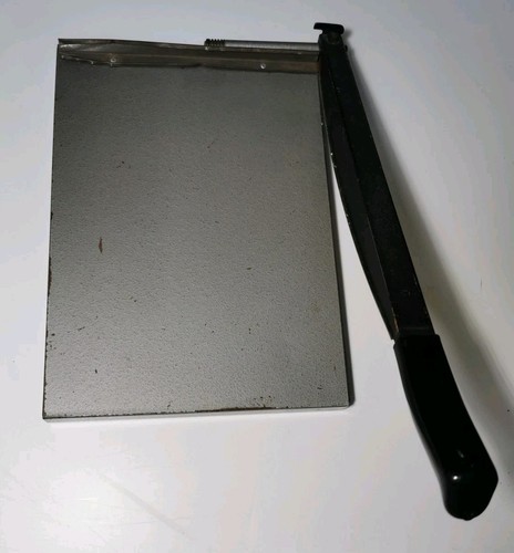 Vintage guillotine metal board - metal,