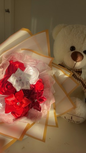 Red white ribbon rose - white,