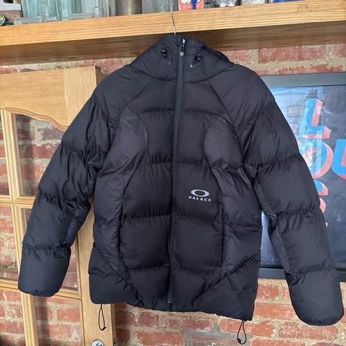 Palace oakley puffa black - x,