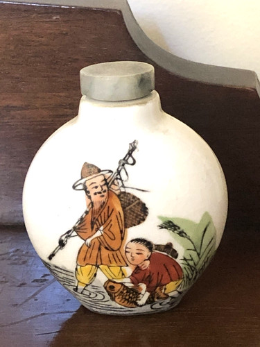 Unusual small snuff china - snuff,