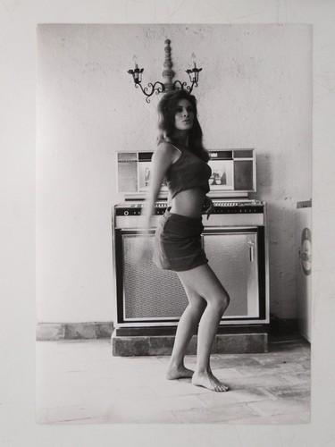 Raquel welch dancing jukebox - dancing,