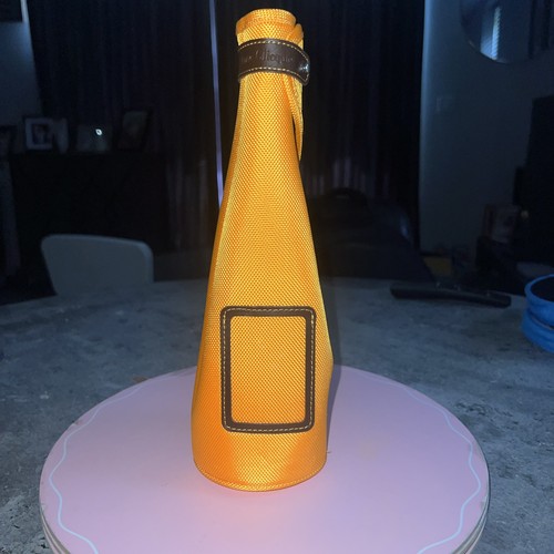 Veuve clicquot champagne - clicquot,