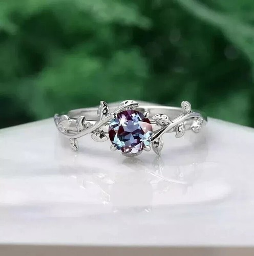 Round cut color - 2.40,