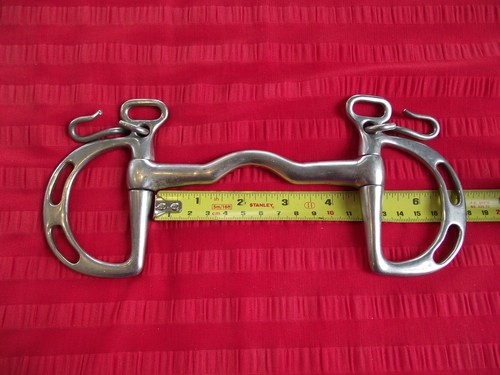 Kimblewick slotted horse bit