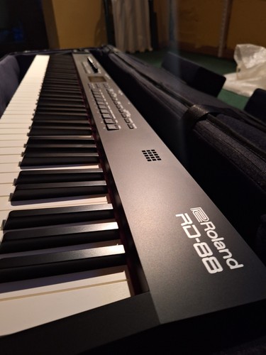 Roland stage piano - rd-88,