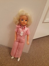 Vintage 1960s Pedigree Blonde Genuine Sindy Doll With Clothes