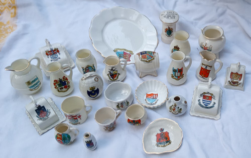 Vintage crested china - 25, ware