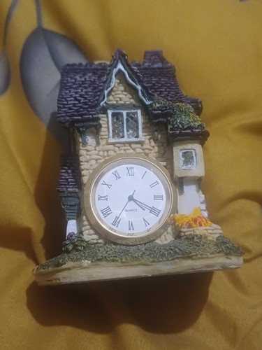 Country cottage house - , mantle