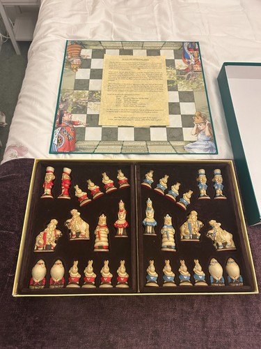 The alice chess set - alice,