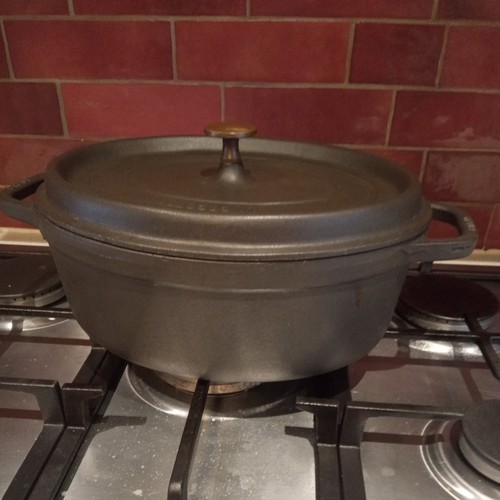 Staub cocotte oval - cocotte, cast
