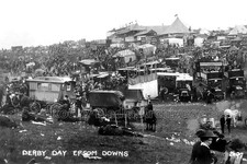 dqq-80 Animated View, Derby Day, Epsom Downs, Surrey 1916. Photo
