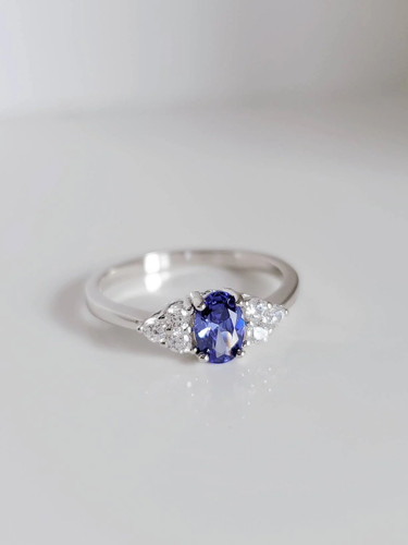 Precious oval cut - precious, tanzanite