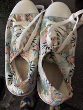 Redfish Canvas Shoes Size 8