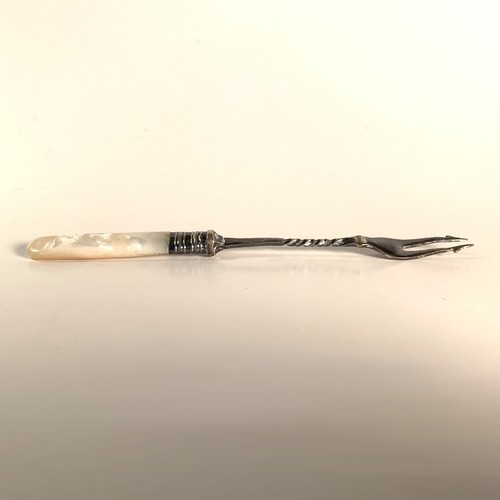 Vintage oyster fork pearl - oyster,