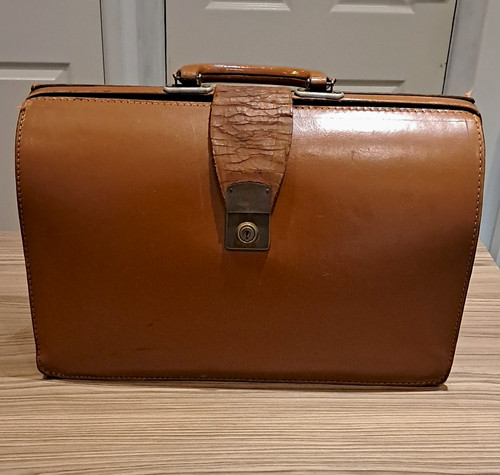 Vintage tan leather gladstone - tan,