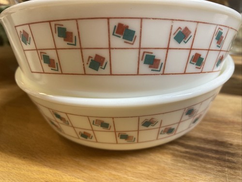 Small pair vintage retro pirex - pair,