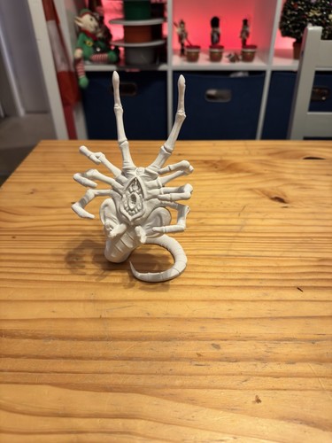 Alien face hugger - hugger, figure