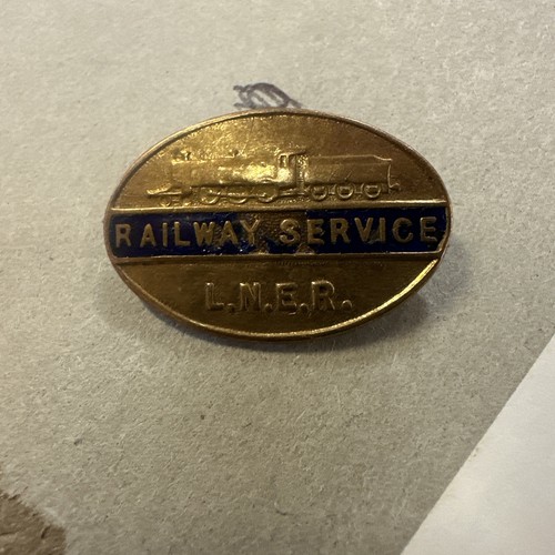 Railway service badge - l.n.e.r.,
