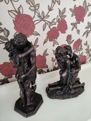 Nude lovers sculpture - lovers,