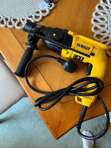 Dewalt d25033 230v - d25033-gb,