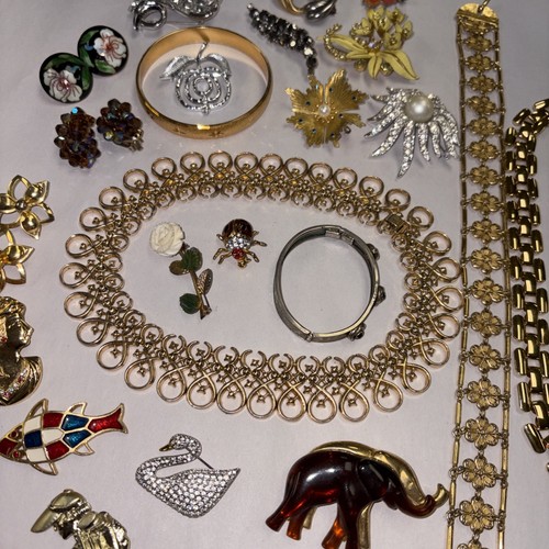 Vintage brooches - pc,