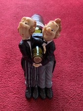 NOVELTY WINE WAITERS BOTTLE HOLDER, TWO WAITERS HOLDING WINE BOTTLE FUN  QUIRKY 