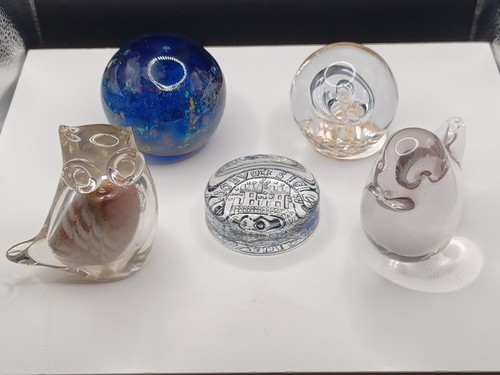 Mixed bundle paperweights - mixed,
