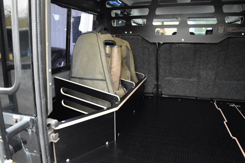Land rover defender hexamoto - land,