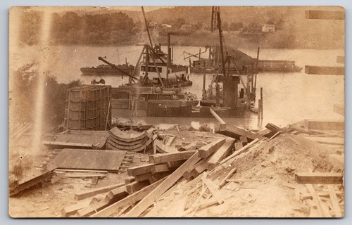Barges the river - the,